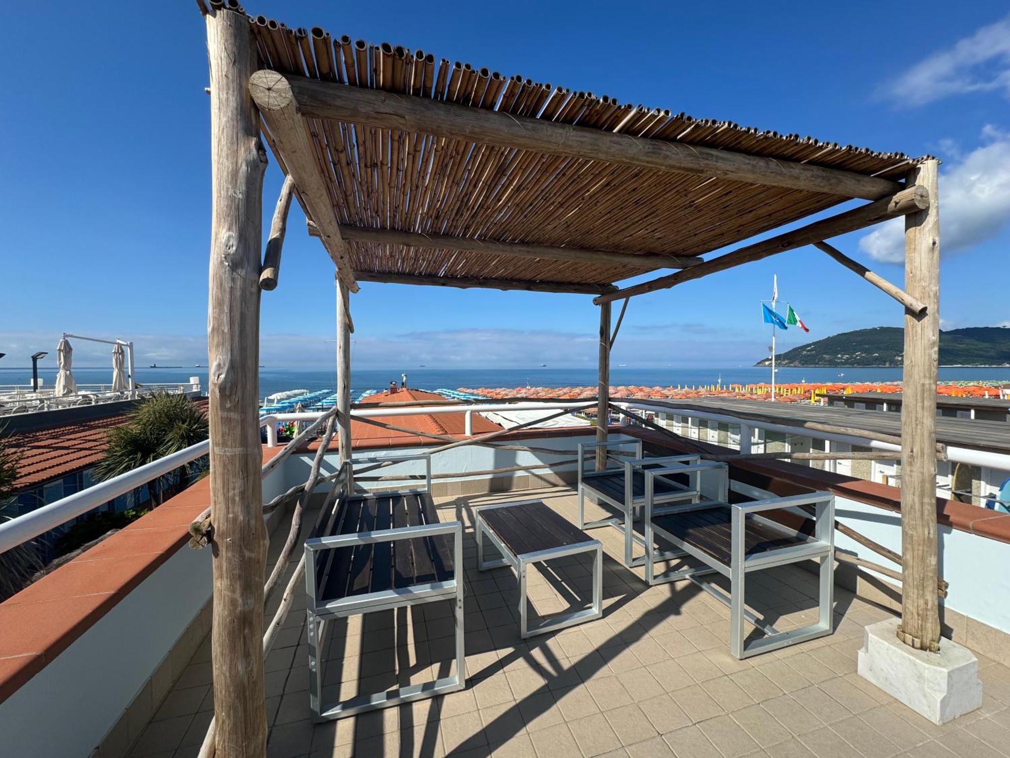 Hotel Bagno Stella Del Mare Marina Di Carrara Exterior foto
